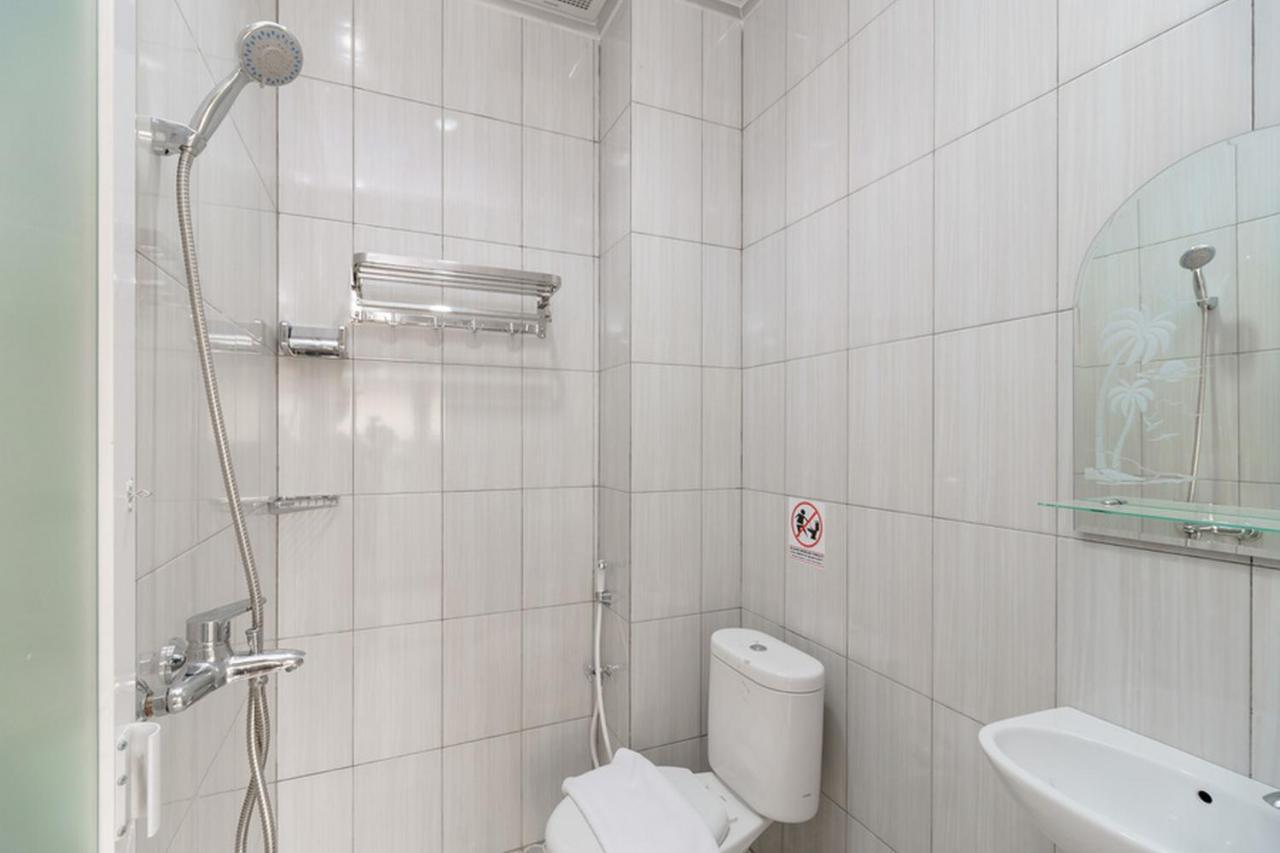 Reddoorz Plus Near Rs Rk Charitas 2 Палембанг Екстериор снимка